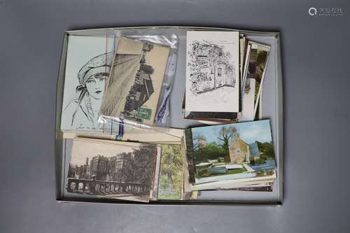 A collection of early 20th century postcards and greetings c...