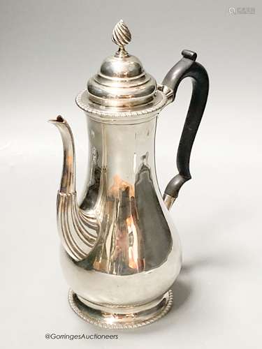 A George V silver baluster coffee pot, Carrington & Co, Lond...