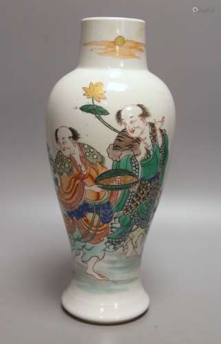 A Chinese porcelain enamelled baluster vase, height 28cm