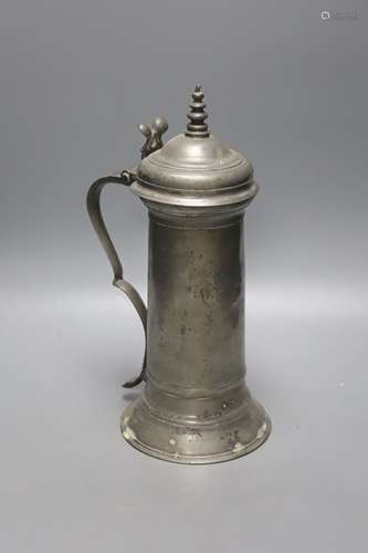 A Charles II pewter flagon, c.1675, with domed lid and turne...