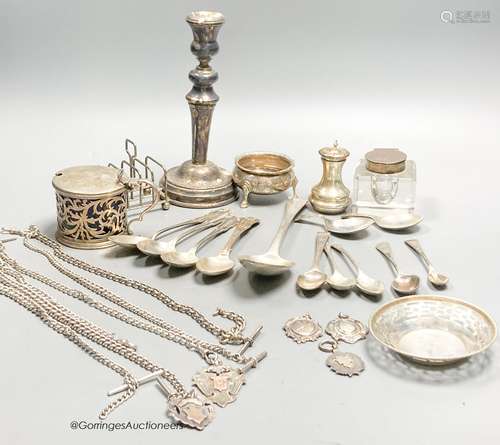 A collection of small silver, including a George V silver mu...