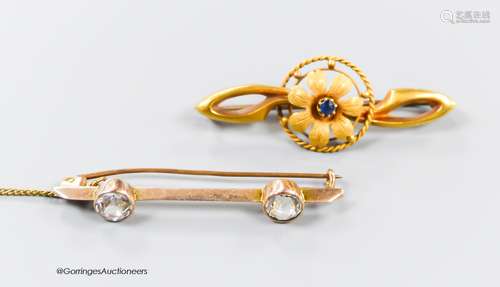 An Edwardian 15ct gold and sapphire set flower head bar broo...