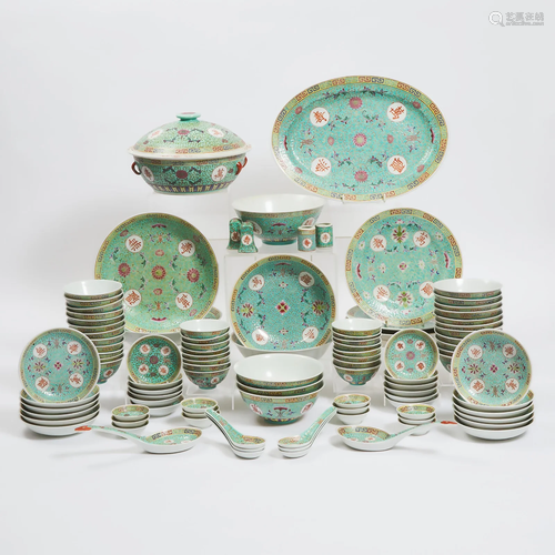 A Turquoise-Ground 'Wanshou Wujiang' Pattern Dinner