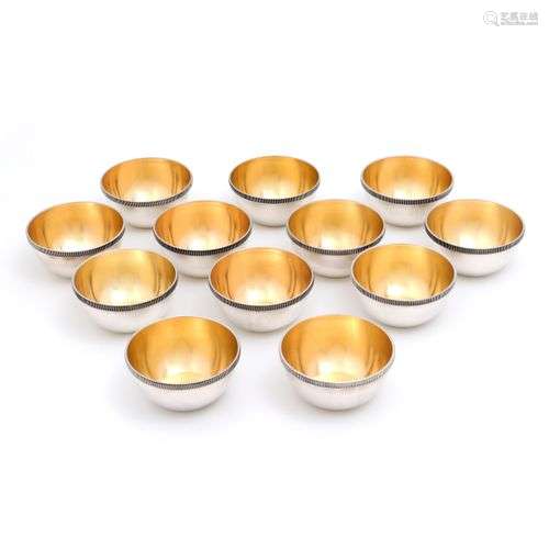 12 FINGER BOWLS