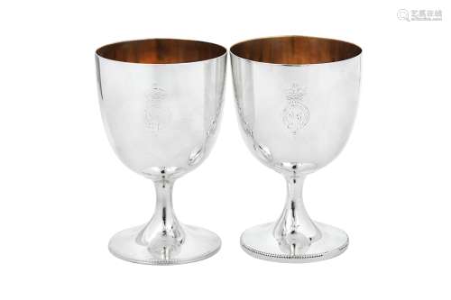 A pair of Victorian sterling silver goblets, London 1868/69 ...