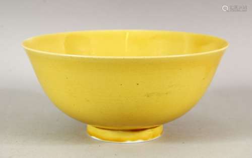 A CHINESE JIANJING YELLOW GLAZED PORCELAIN BOWL, six charact...