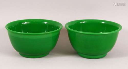 A PAIR OF CHINESE PEKING GREEN GLASS BOWLS, 11cm.