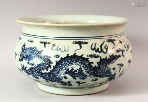 A LARGE CHINESE BLUE AND WHITE BOWL, painted with dragon and...