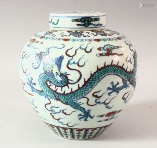 A GOOD 19TH CENTURY CHINESE DOUCAI DECORATED PORCELAIN GINGE...