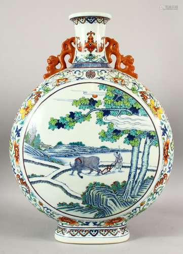 A LARGE AND IMPRESSIVE CHINESE DOUCAI PORCELAIN TWIN HANDLE ...