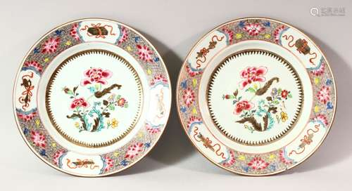 A PAIR OF LATE 19TH CENTURY FAMILLE ROSE PORCELAIN PLATES, p...