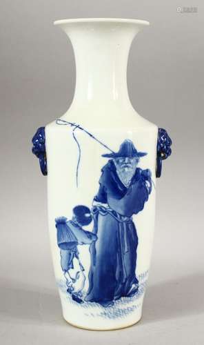 A CHINESE BLUE & WHITE PORCELAIN FISHERMAN VASE - the body d...