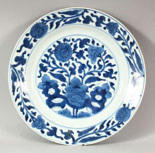A CHINESE BLUE AND WHITE PORCELAIN DISH, decorated with flow...
