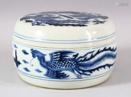 A CHINESE BLUE AND WHITE PORCELAIN CIRCULAR BOX AND COVER, t...