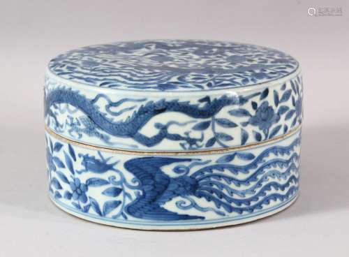 A CHINESE BLUE AND WHITE PORCELAIN CIRCULAR BOX AND COVER, t...
