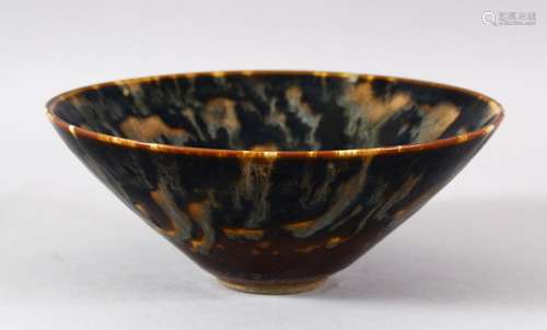 A CHINESE JIZHOU KILN POTTERY BOWL, 16cm diameter.