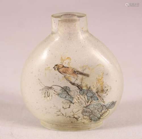 A CHINESE REVERSE PAINTED GOLDFISH SNUFF BOTTLE - 5cm