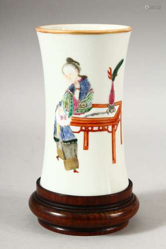 A SMALL CHINESE FAMILLE ROSE PORCELAIN BRUSH POT AND STAND, ...