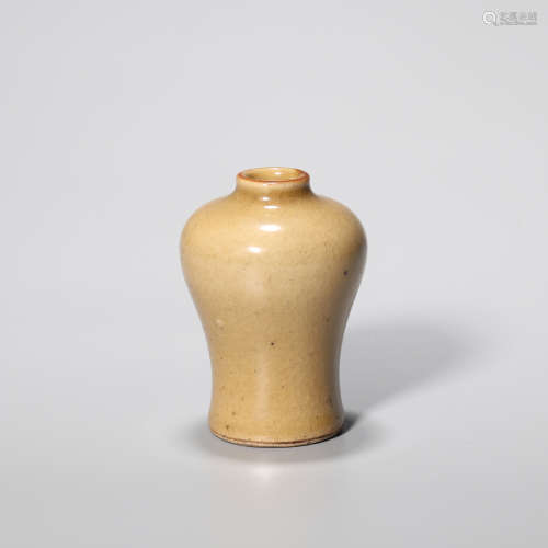 清中期 米黄釉梅瓶
