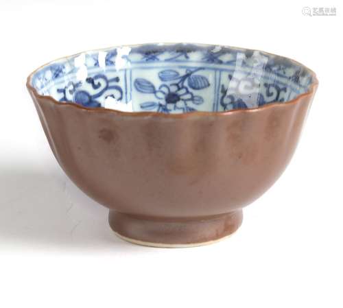CHINE, petit bol en porcelaine à décor en camaieu de bleu, p...