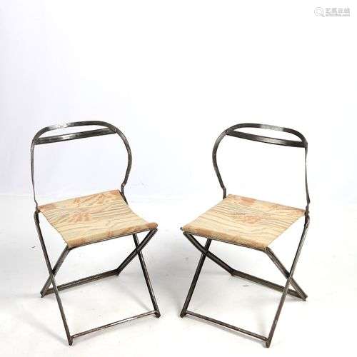 Rare paire de chaises en fer forgé pliables pour enfant, ass...