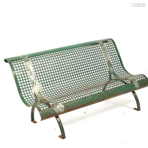 Banc d'enfant en métal ajouré vert. 100X51