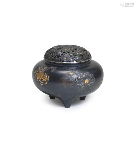 An inlaid iron koro (incense burner) and cover