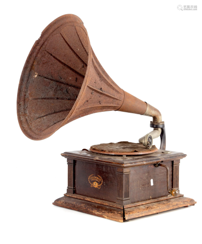 AN EARLY 20TH CENTURY HORN GRAMAPHONE made by Colu…