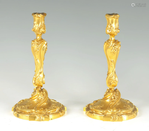 A FINE PAIR OF FRENCH ROCOCO GILT BRONZE CANDLESTI…