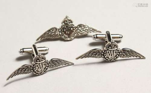 A PAIR OF SILVER R.A.F. CUFF LINKS AND PIN