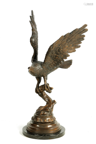 A LARGE 20TH CENTURY PATINATED BRONZE SCULPTURE