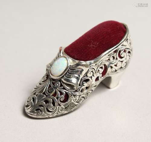 A NOVELTY SILVER SHOE PIN CUSHION.