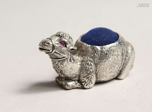 A NOVELTY SILVER CAMEL PIN CUSHION.