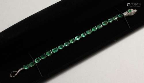 A SILVER EMERALD SET SNAKE LINE BRACELET