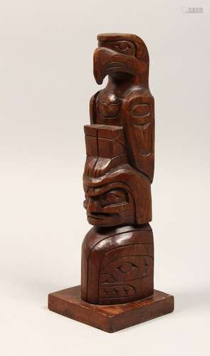 GEOFREY HUNT. A CARVED WOOD TOTEM POLE Signed 12ins high.