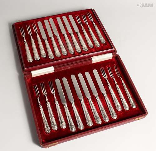 A CASED SET OF TWELVE SILVER HANDLED FRUIT KNIVES AND FORKS....