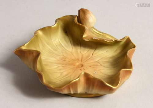 A ROYAL WORCESTER LILY LEAF DISH. Pattern no. 983. 4.5ins