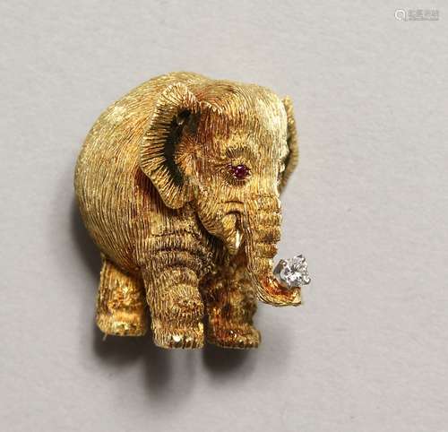 A GOOD 18CT GOLD DIAMOND SET ELEPHANT BROOCH