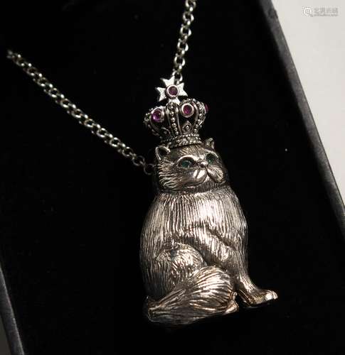 A SILVER ROYAL CAT, WITH CROWN, PENDANT on a chain