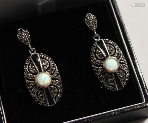 A PAIR OF SILVER OPAL AND ONYX DECO STYLE EAR RINGS