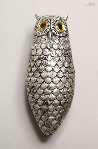 A SILVER PLATED NOVELTY OWL VESTA