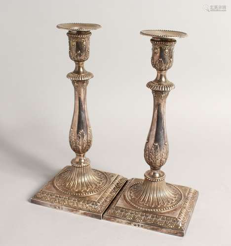 A PAIR OF GEORGE III SILVER CANDLESTICKS London 1780, 10.5in...