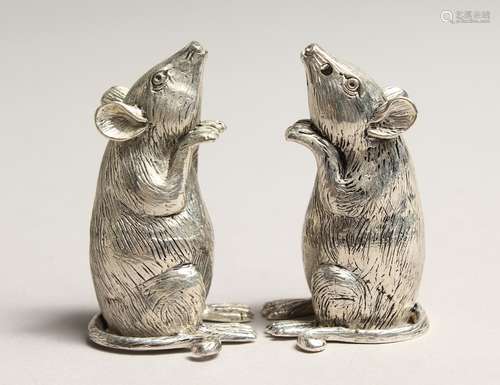 A PAIR OF .925 SILVER PLATED MICE SALT AND PEPPERS