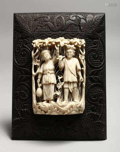 A GOOD CARVED AND PIERCED EUROPEAN IVORY OF A MAN AND A WOMA...