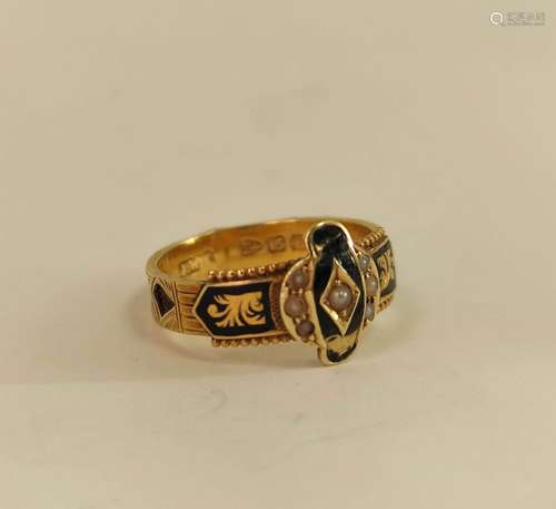 Victorian 15ct gold mourning ring, Chester 1895. Size 'O'.