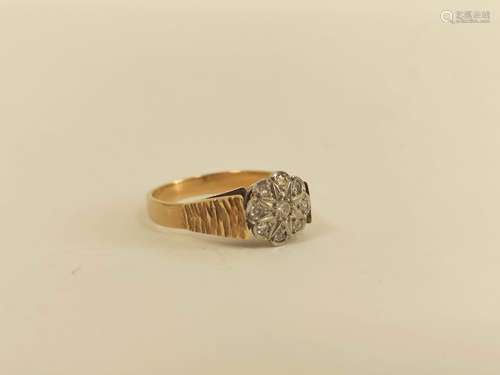 Diamond cluster ring in gold, probably 18ct. Size 'O.