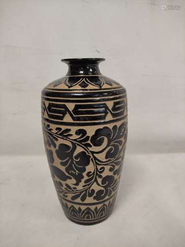 Cizhou type carved vase, 22cm high.