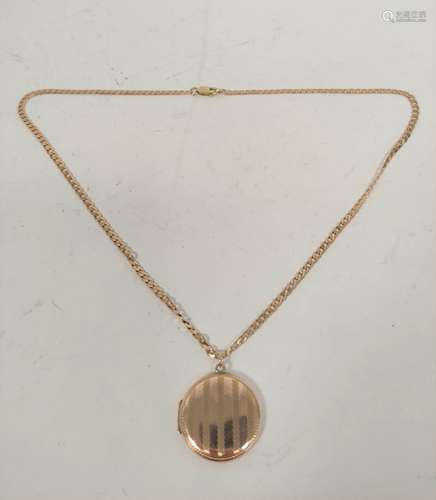 9ct gold circular locket with necklet, 10g gross.