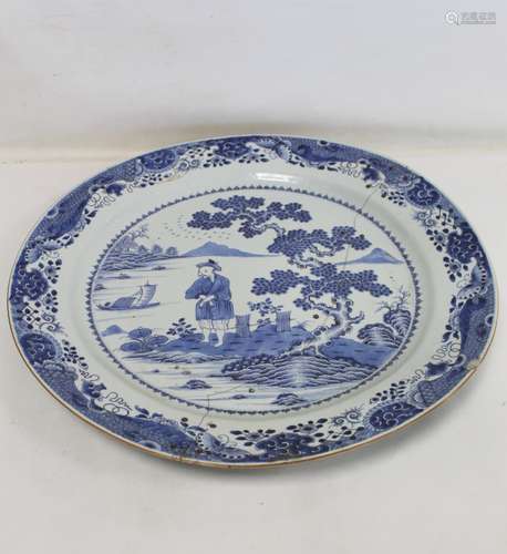 Large 18th century Chinese blue and white circular charger, ...