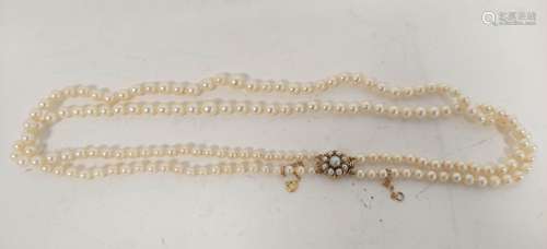 Two row necklace of cultured pearls on similar 9ct gold snap...